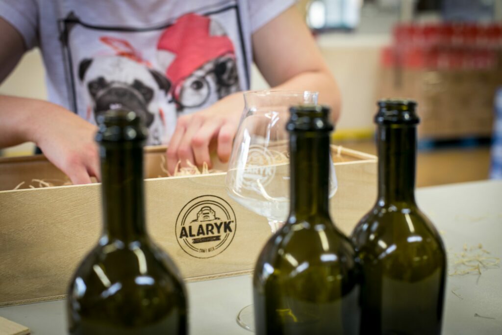 La fabrication de nos coffrets premium à l’ESAT Thierry Albouy